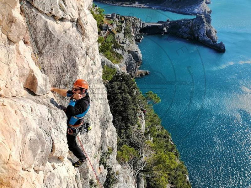 Moderno Appartamento Vista Mare, Con Parcheggio Privato Porto Venere Esterno foto