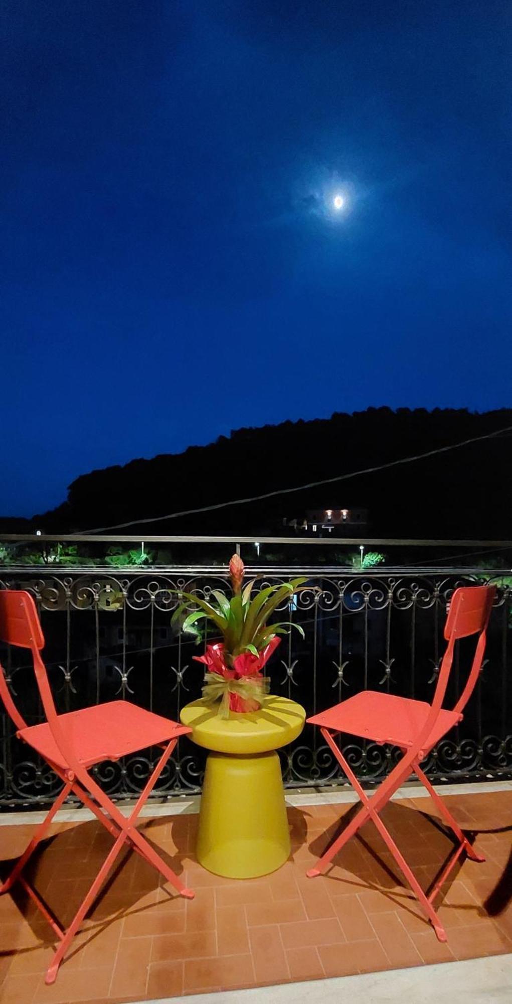 Moderno Appartamento Vista Mare, Con Parcheggio Privato Porto Venere Esterno foto